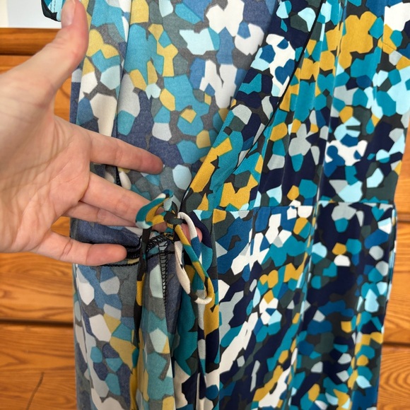 BCBG MaxAzria Size S Patterned Wrap Dress - Picture 6 of 8